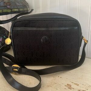 Vintage Gucci crossbody purse or shoulder bag nylon & leather black 007-115-0162